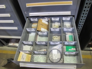 STANLEY VIDMAR HEAVY DUTY 5-DRAWER PARTS CABINET W/ CONTENTS (W-50) LOADING & HANDLING FEE $25-